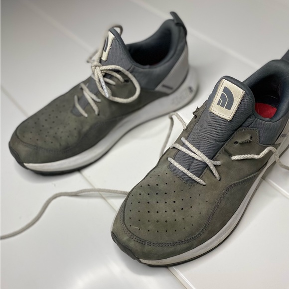 North Face Sneakers - Women’s 7.5 - Damage - Picture 10 of 12